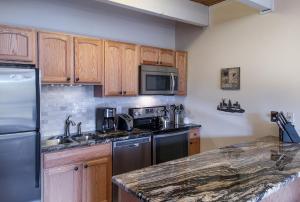 Sundowner Last Run Condo: Ski-In, 2 Blocks To Main St