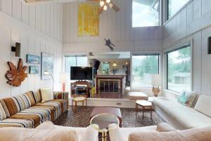 Retro 3BD Sun Valley Condo + FREE Resort Amenities!