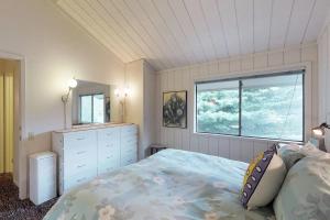 Retro 3BD Sun Valley Condo + FREE Resort Amenities!