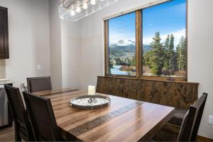 Deming Crossing Duplex: Downtown Frisco Chic