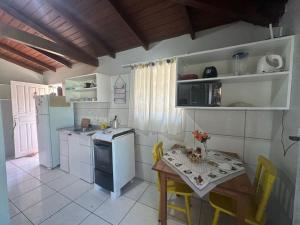 Apto com AC, estacionamento, bem localizado