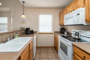 Tarn Landing Condo: Access ToSummit Resorts