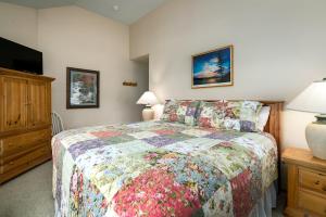 Tarn Landing Condo: Access ToSummit Resorts