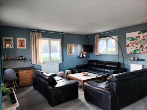 La Villa du Cap - indoor pool - billiards table