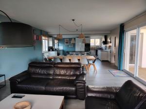 La Villa du Cap - indoor pool - billiards table