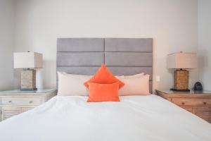 SnowStar Hideaway - Hot Tub, Gym, Walk to Ski Lift