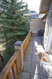 SnowStar Hideaway - Hot Tub, Gym, Walk to Ski Lift