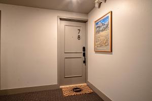 Angani Studio - Elkhorn Resort Amenities Included