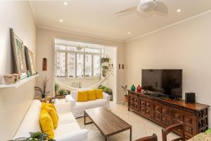 Copacabana: Clássico e Espaçoso para 4