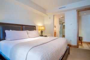 Elkhorn Springs Sanctuary - PoolHot TubUnderground Parking