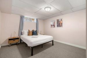 The Arizona 2BR Pet-Friendly Suite Calgary SE