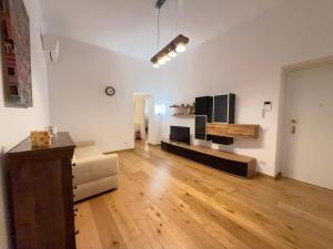 5 walk from Porta Venezia station, with 2 bedrooms