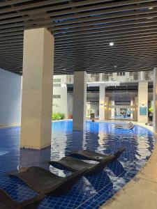 Queen Bed with Coffee Bar and Fast Wi-Fi at S Residences