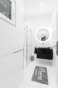 Opera House Apartment with free GARAGE