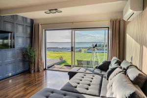 Romantic Seaside Chalet Retreat Solent Breezes