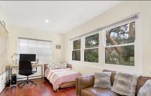 Art Deco Beach Haven