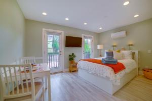 Walk to Festival of Lights Cozy Couples Retreat