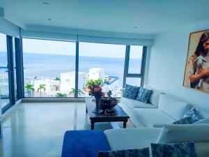 Oceanfront Apartment with Oceanview