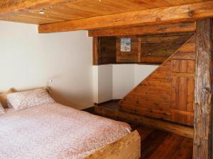 Stone Mountain Cabin Overlooking Ala Valley