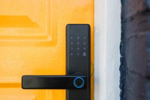 Casita del centro Esquel luz natural, wifi alto, ideal parejas, check in autónomo