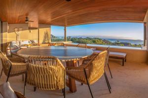 3 Bed Condo Sleeps 12 with Pool Ocean view HK