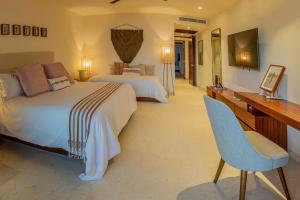 3 Bed Condo Sleeps 12 with Pool Ocean view HK