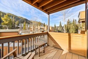 Key Condo Slopeside - Walk to Lifts, PoolHot Tub, Fantastic Views