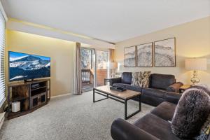 Key Condo Slopeside - Walk to Lifts, PoolHot Tub, Fantastic Views