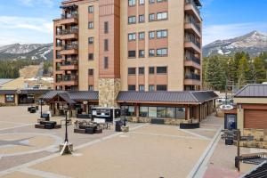 Village Wetterhorn Snowbird Condo - Ski InOut, Mountain Views
