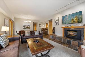 Village Wetterhorn Snowbird Condo - Ski InOut, Mountain Views