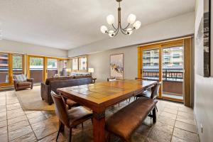 Village Wetterhorn Snowbird Condo - Ski InOut, Mountain Views