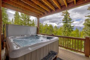 Sun Breck Lodge - Panoramic Mountain Views Hot Tub