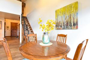 Fifth Main Condo - Downtown, Mountain Views