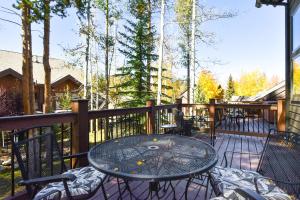 Village Point Alpine Townhome - Walk to LiftsTown, Close to Everything