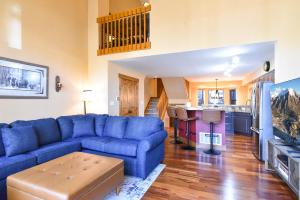 Village Point Alpine Townhome - Walk to LiftsTown, Close to Everything