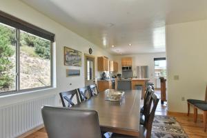 Breck Mountain Lookout - Dog Friendly Home