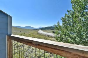 Centennial Townhome - MountainLake Views Pool Access