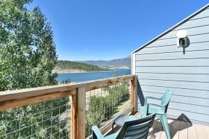Centennial Townhome - MountainLake Views Pool Access