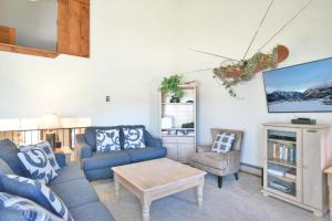 Centennial Townhome - MountainLake Views Pool Access