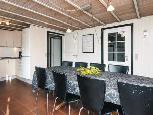 10 person holiday home in Rømø