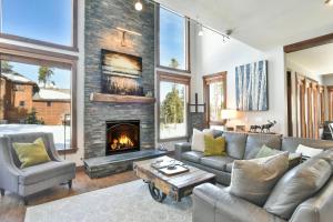 Shekel Haus – Luxury Mountain Retreat w Views Hot Tub