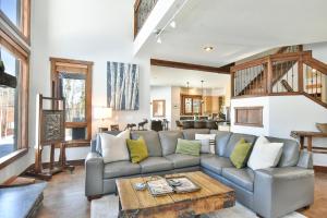 Shekel Haus – Luxury Mountain Retreat w Views Hot Tub