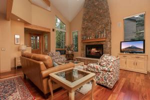 Silverbell Chalet: Private Hot Tub, Mountain Views