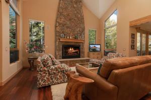 Silverbell Chalet: Private Hot Tub, Mountain Views