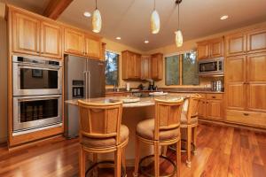 Silverbell Chalet: Private Hot Tub, Mountain Views