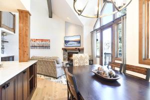 Highlander Townhome: Walk to Lifts, Walk to Town, Close to Everything