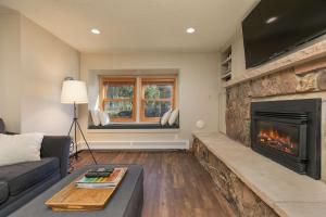 Longbranch Pine Condo: Great Location