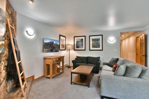 Park Place Moonstone Condo: Ski In, Downtown Breckenridge