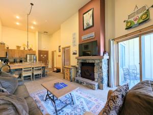 Expedition Station 8635 by SummitCove Lodging