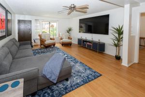 2-Bd LUXE Retreat Near Beach & Pool